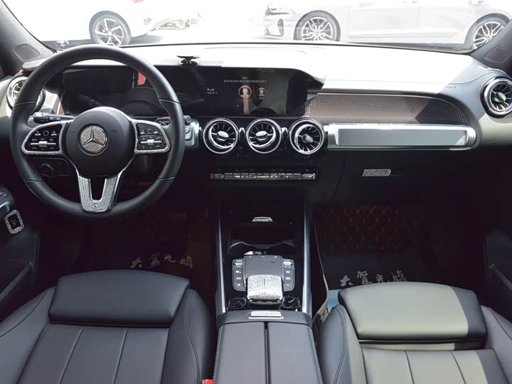 Фото 8 - Mercedes-Benz GLB-Class