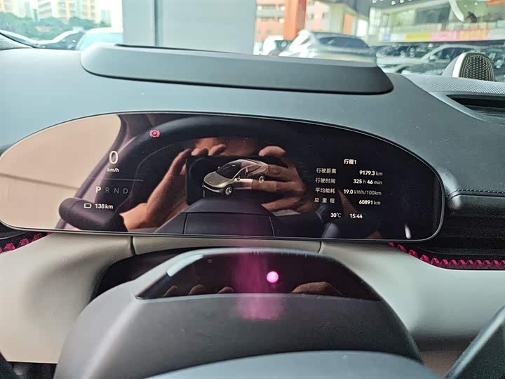 Фото 12 - Zeekr 007