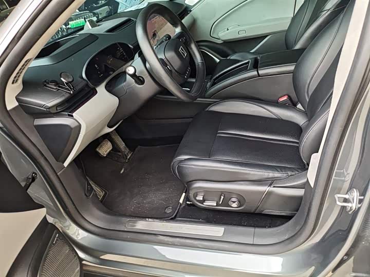 Фото 15 - Zeekr 007