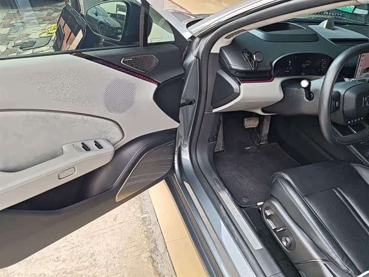 Фото 16 - Zeekr 007