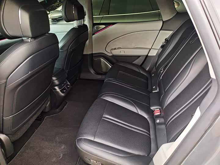 Фото 17 - Zeekr 007