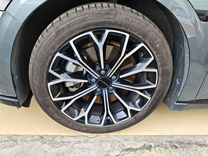 Фото 23 - Zeekr 007