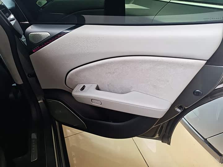 Фото 27 - Zeekr 007