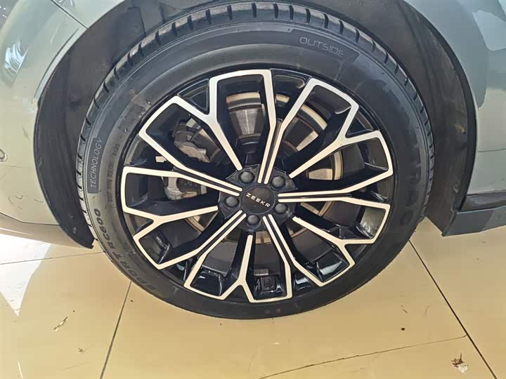 Фото 30 - Zeekr 007