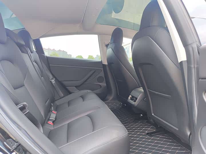 Фото 11 - Tesla Model 3