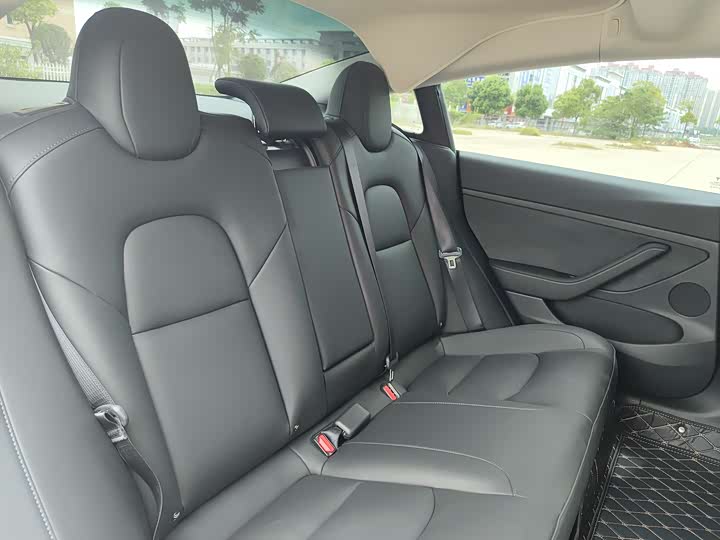 Фото 13 - Tesla Model 3