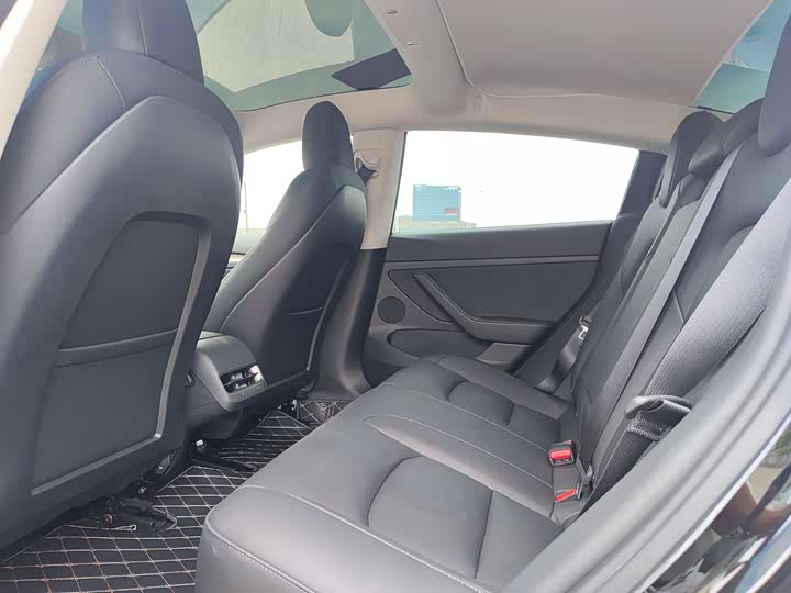 Фото 14 - Tesla Model 3