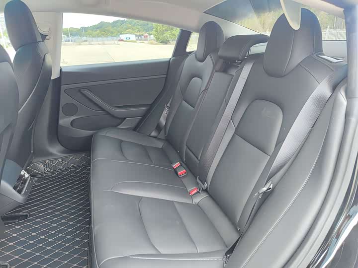 Фото 16 - Tesla Model 3