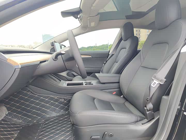 Фото 17 - Tesla Model 3