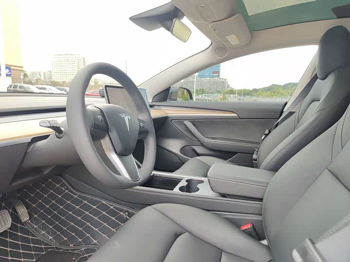 Фото 18 - Tesla Model 3