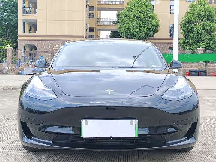 Фото 2 - Tesla Model 3