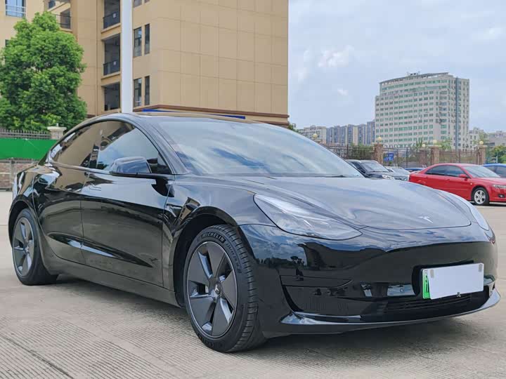 Фото 3 - Tesla Model 3