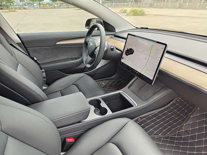 Фото 9 - Tesla Model 3
