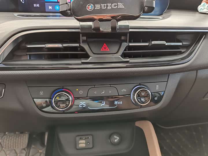 Фото 13 - Buick GL6