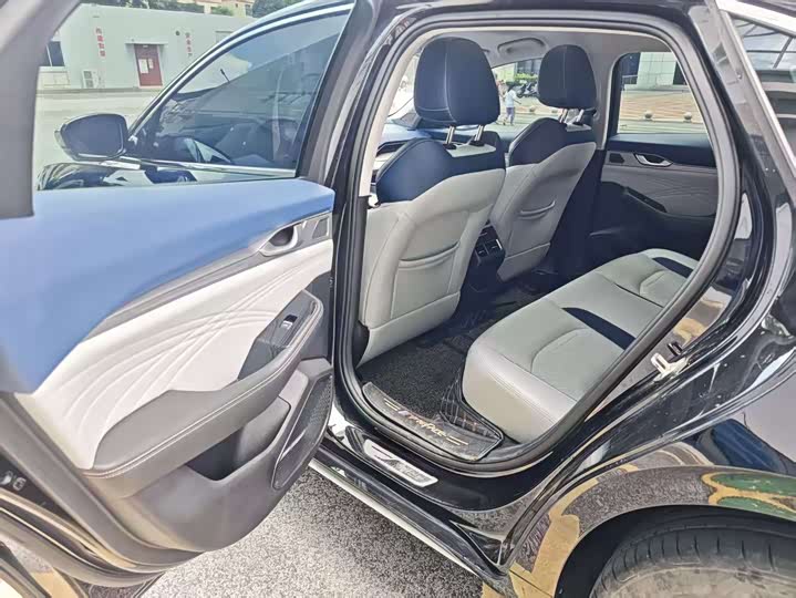 Photo 10 - Geely Preface