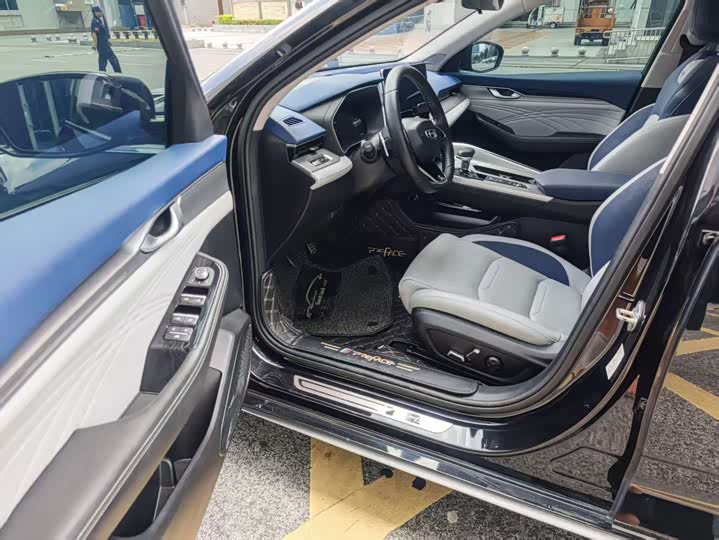 Photo 9 - Geely Preface