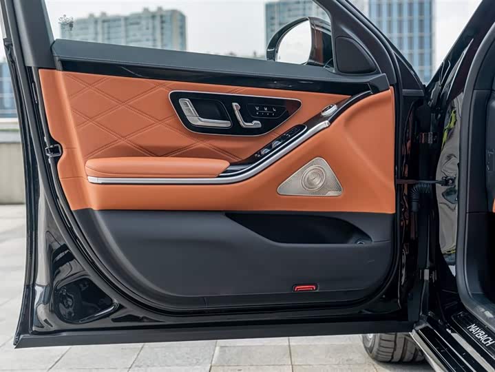 Фото 16 - Mercedes-Benz Maybach S-Class