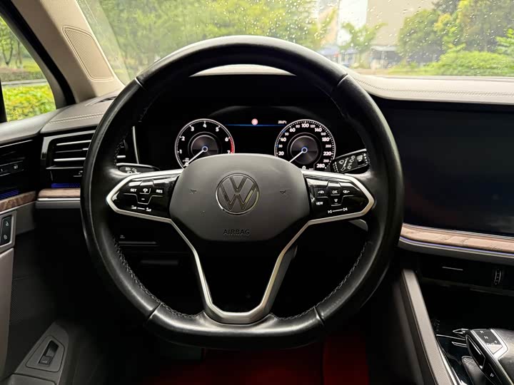 Фото 10 - Volkswagen Touareg