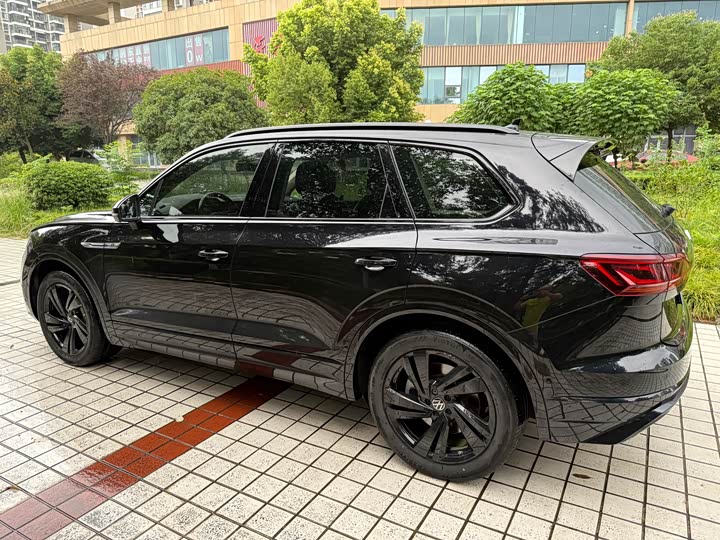 Фото 11 - Volkswagen Touareg