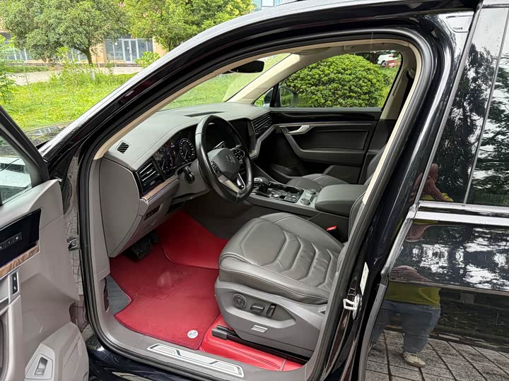 Фото 3 - Volkswagen Touareg