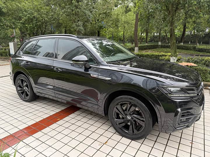 Фото 4 - Volkswagen Touareg