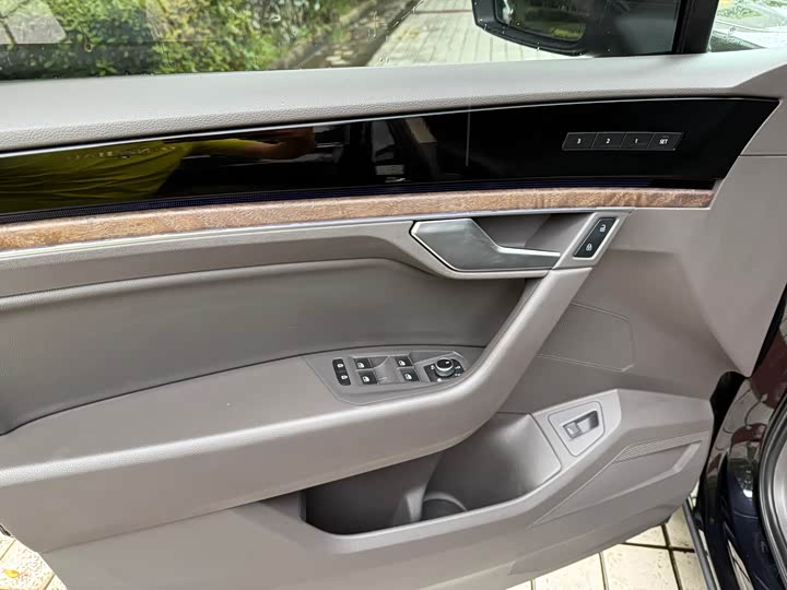 Фото 7 - Volkswagen Touareg