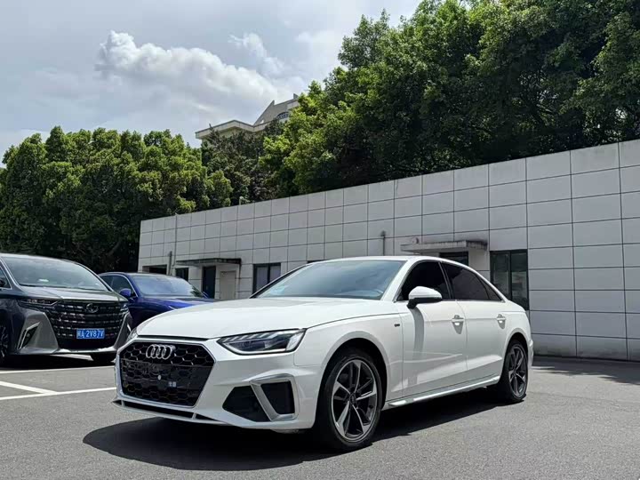 Фото 1 - Audi A4L