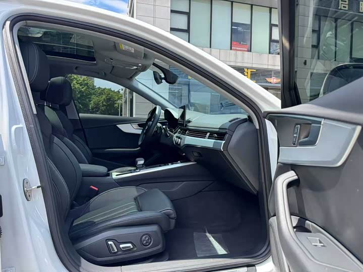 Фото 3 - Audi A4L