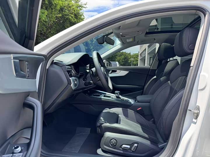 Фото 5 - Audi A4L