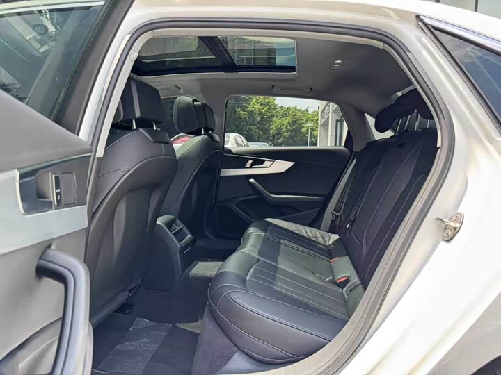 Фото 7 - Audi A4L