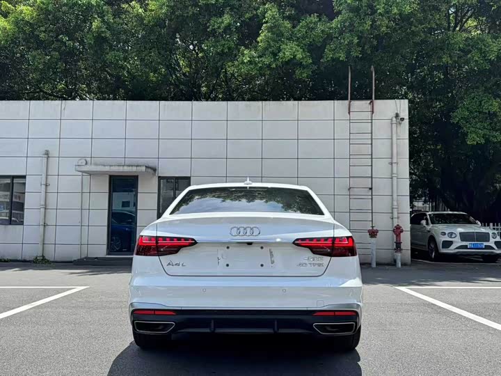 Фото 9 - Audi A4L