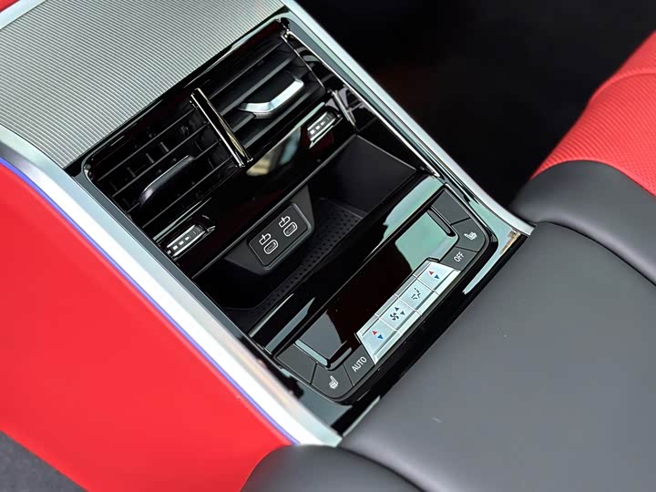 Фото 15 - BMW 8 Series