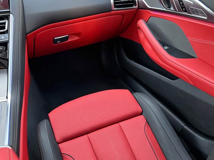 Фото 17 - BMW 8 Series