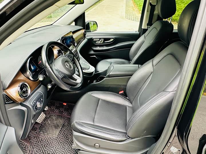 Фото 7 - Mercedes-Benz V-Class