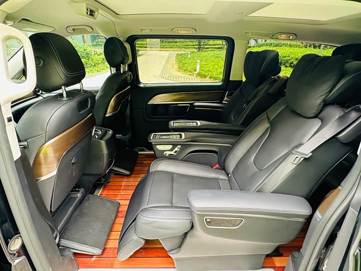 Фото 8 - Mercedes-Benz V-Class