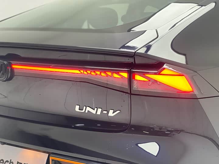 Фото 16 - Changan UNI-V