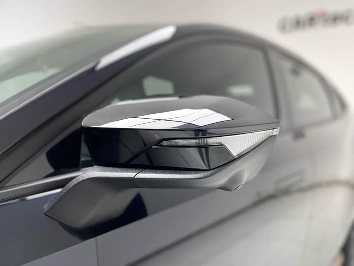 Фото 6 - Changan UNI-V