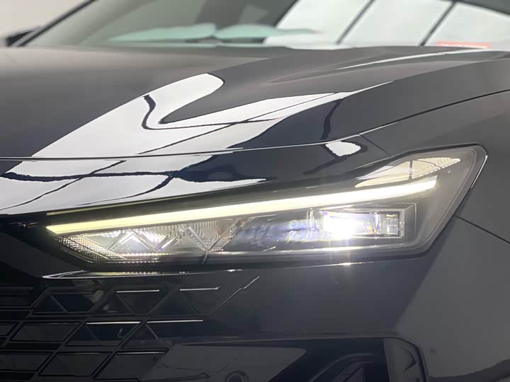 Фото 8 - Changan UNI-V