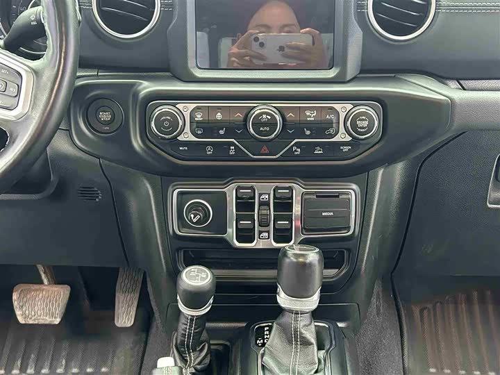 Фото 10 - Jeep Gladiator