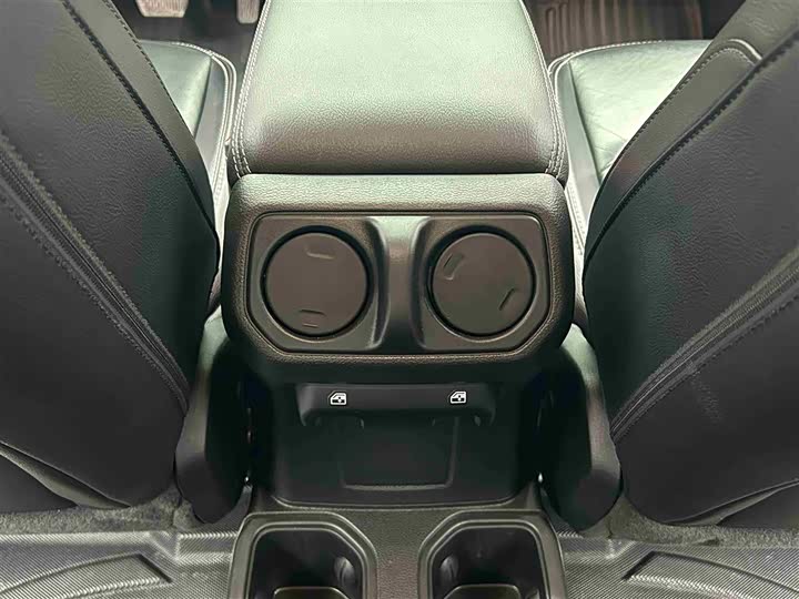 Фото 11 - Jeep Gladiator