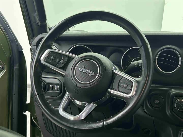 Фото 12 - Jeep Gladiator