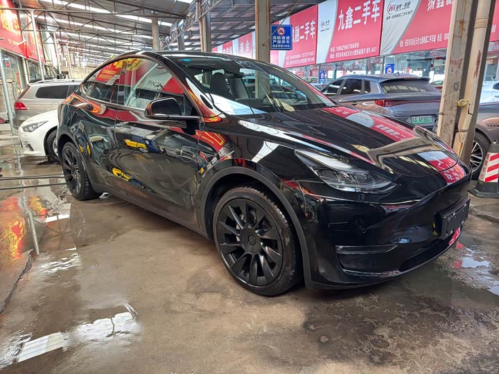 Фото 3 - Tesla Model Y