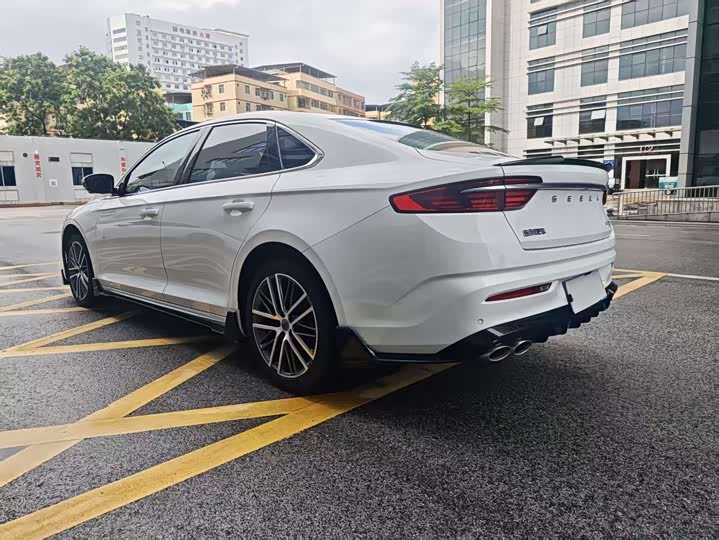 Фото 6 - Geely Preface