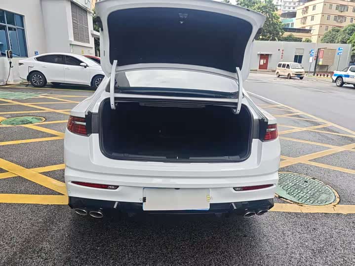 Фото 8 - Geely Preface