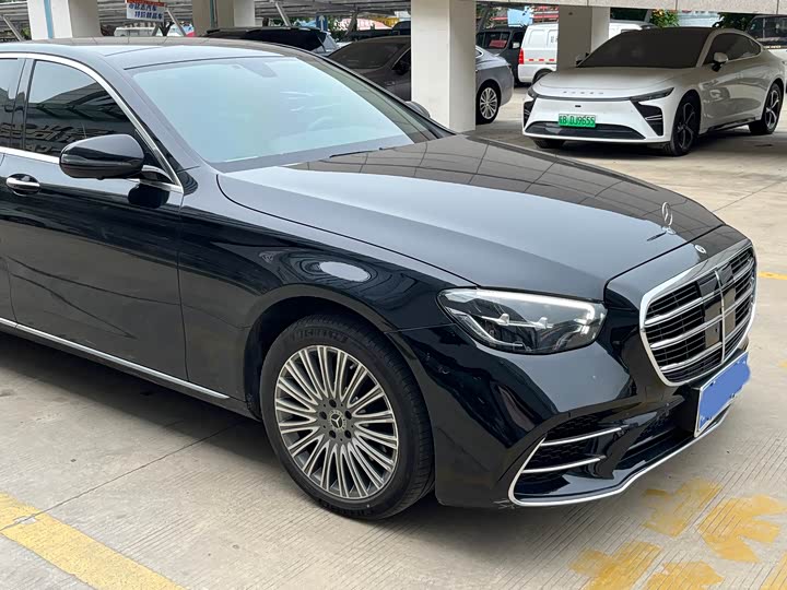 Фото 3 - Mercedes-Benz E-Class