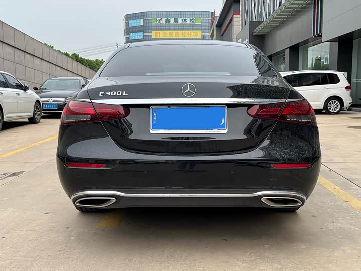 Фото 4 - Mercedes-Benz E-Class