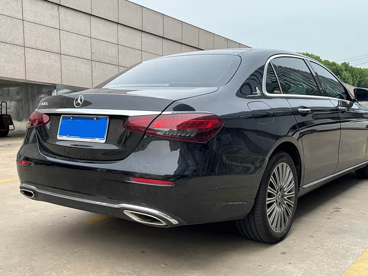 Фото 5 - Mercedes-Benz E-Class