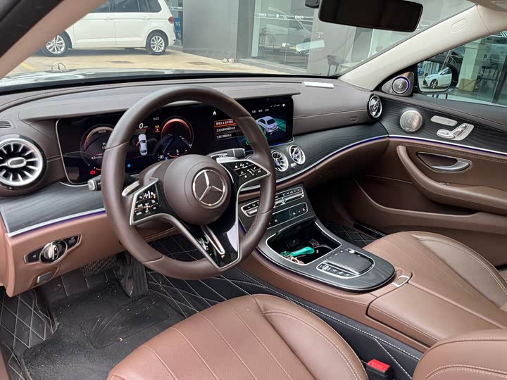 Фото 7 - Mercedes-Benz E-Class