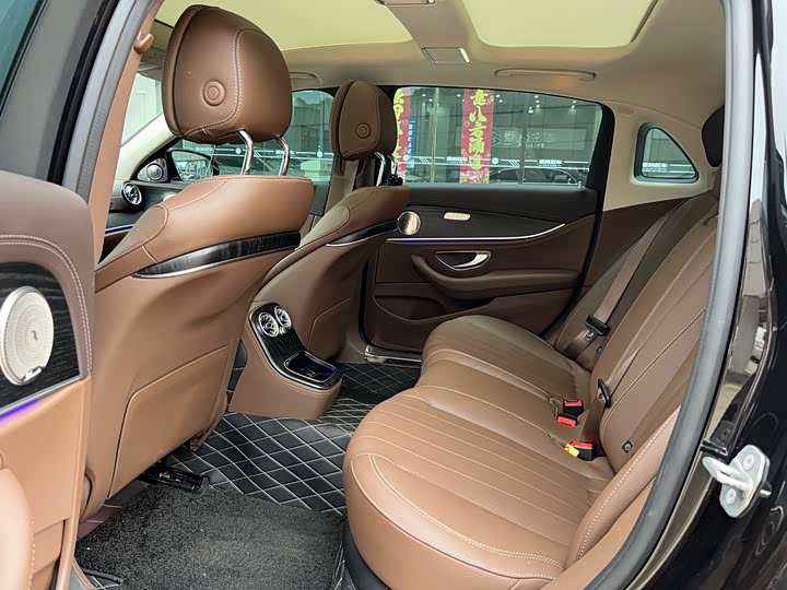 Фото 8 - Mercedes-Benz E-Class