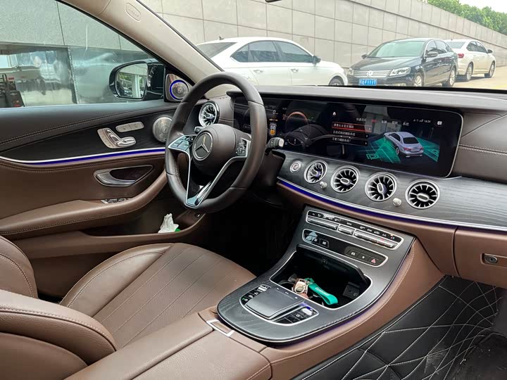 Фото 9 - Mercedes-Benz E-Class